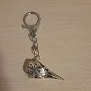 Metallic Silver-Toned Keychain with Wayfinder on a Raven Skull